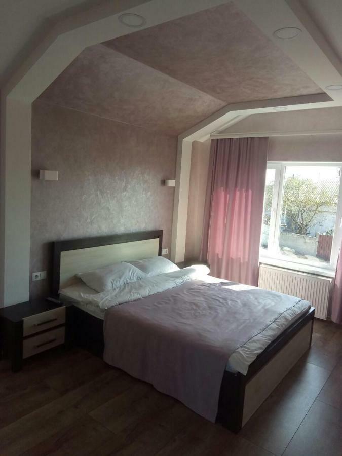 Willa Royal House Kamieniec Podolski Zewnętrze zdjęcie