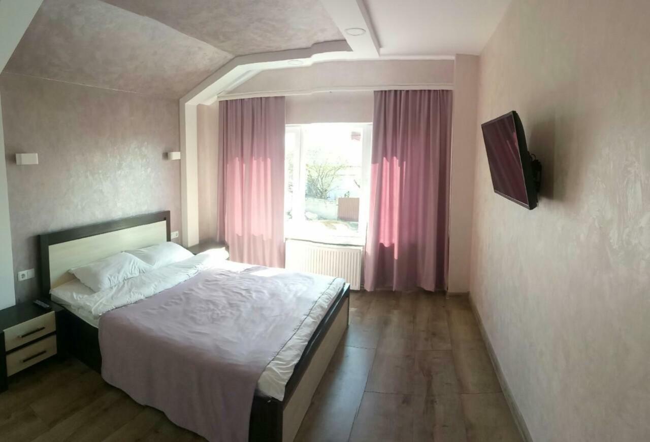 Willa Royal House Kamieniec Podolski Zewnętrze zdjęcie