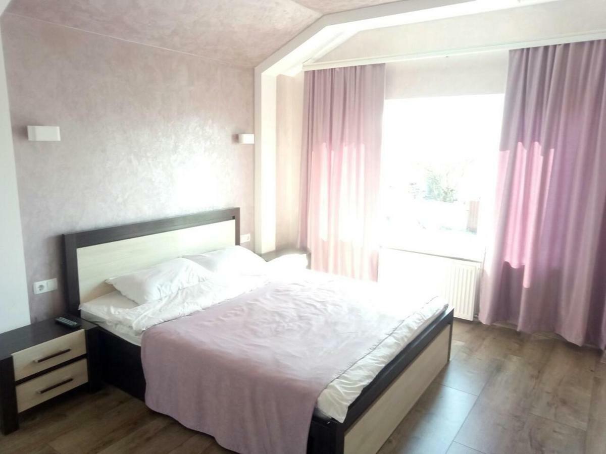 Willa Royal House Kamieniec Podolski Zewnętrze zdjęcie