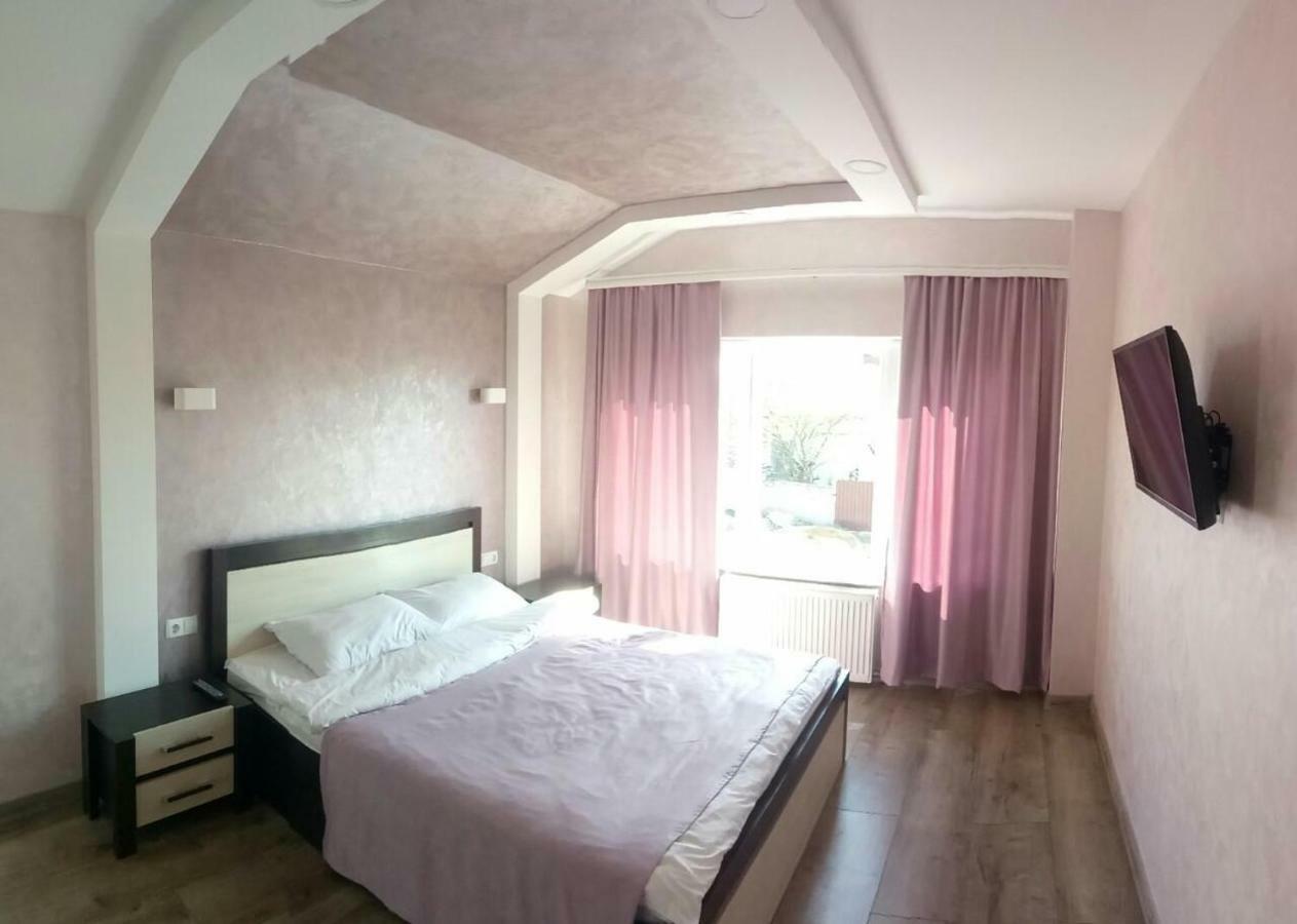 Willa Royal House Kamieniec Podolski Zewnętrze zdjęcie